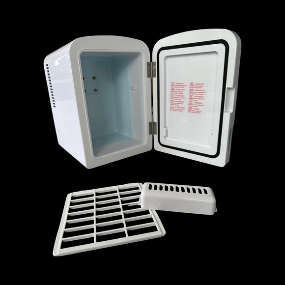 CHEFMAN - Mini Personal Fridge - Picture 5 of 6